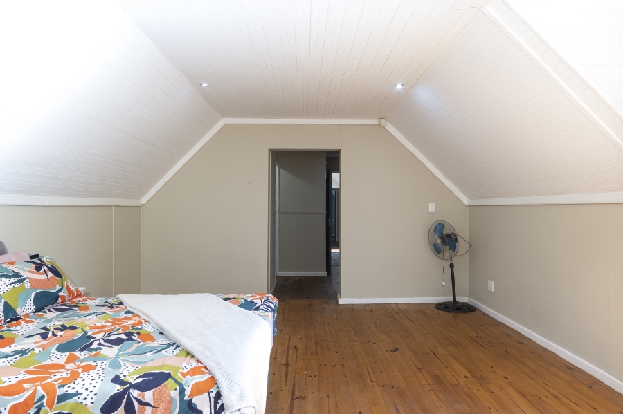 4 Bedroom Property for Sale in Sir Lowrys Pass Village Western Cape